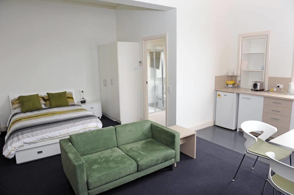 Хостел Yarra House Мельбурн Экстерьер фото