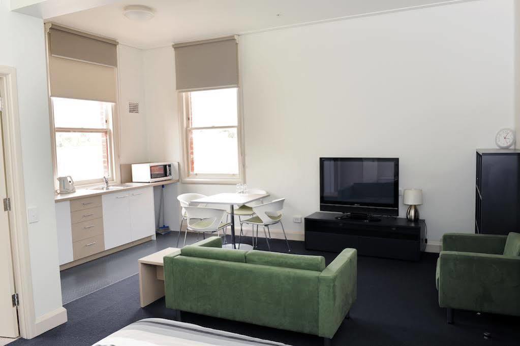 Хостел Yarra House Мельбурн Экстерьер фото