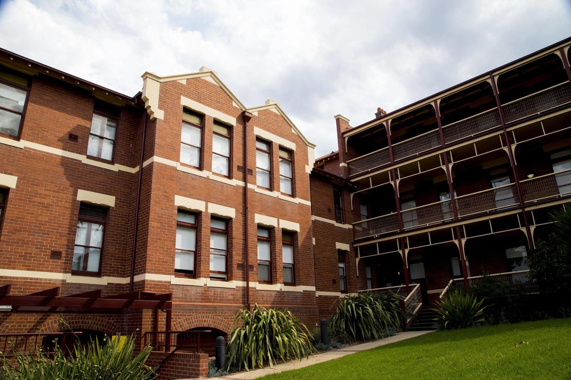 Хостел Yarra House Мельбурн Экстерьер фото