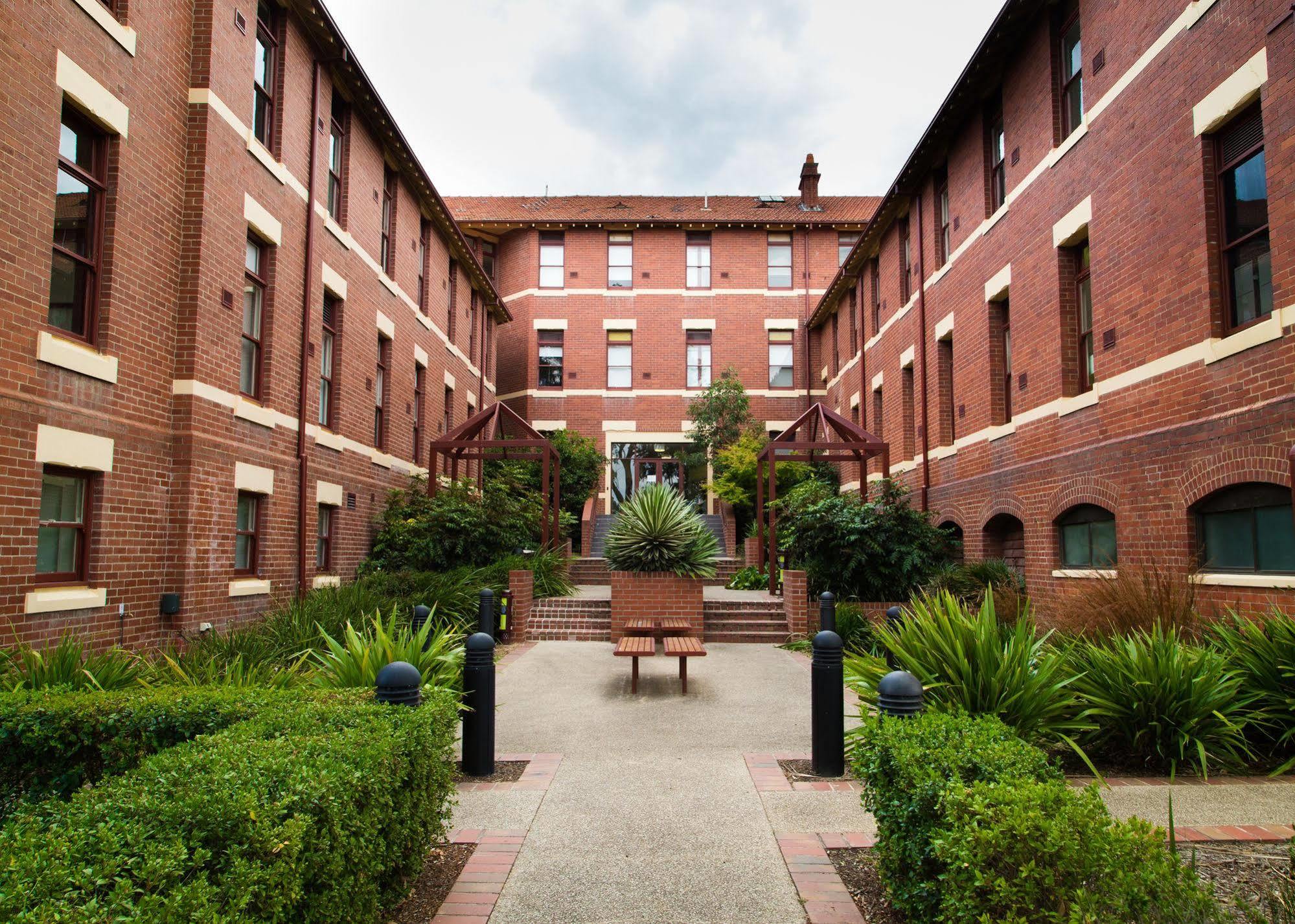 Хостел Yarra House Мельбурн Экстерьер фото